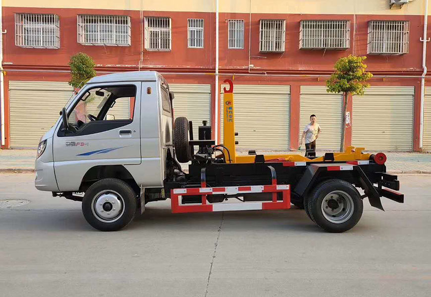 唐駿勾臂垃圾車(chē)